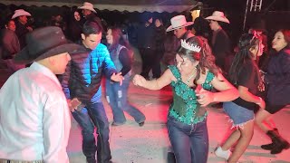 QUINCEAÑERA TOMO CONTROL TOTAL DEL BAILE