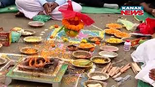 Odisha Primary School Teachers Hold Protest In Bhubaneswar; Performs Puja On Road Demanding Raises