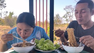 ก๋วยเตี๋ยวพริกจี่ผักเยอะๆแซ่บหลาย