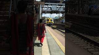 Masjid Bunder Railway Station #trainvideo #mumbailocal