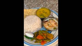 Lunch Thali -3 |ଭାତ,ମସୁର ଡାଲି, ମସଲାଦହିବରା,ଭଜା(ବିନ୍ସ,ଆଳୁ,ଟମାଟୋ)ପିଆଜ ଓ କଞ୍ଚାଲଙ୍କା,ପାମ୍ପଡ଼ #shorts