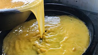 Egg liquid waterfall, mass production of scrambled eggs, visual enjoyment