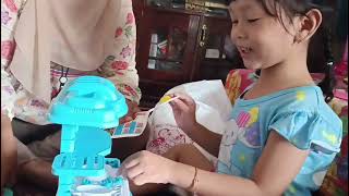 Zizi Unboxing mainan baru