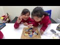 玩跳棋 用玩具反斗城買的百變桌遊遊戲組來比賽誰先成功吧