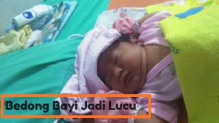 Cara Bedong bayi habis mandi menjadi cantik dan lucu