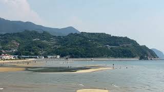 父母ヶ浜海水浴場のにぎわいと全体の様子 瀬戸内海の風景 三豊市