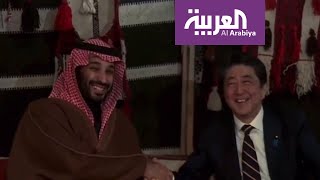 شاهد.. محمد بن سلمان التقى رئيس وزراء اليابان تحت خيمة في العلا