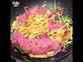 ผัดหมี่สีชมพู เมนูวัยเด็ก อร่อยกินเพลิน stir fried pink noodle