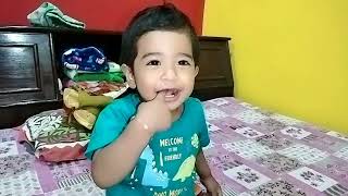 ১ বছৰীয়া মীৰ//হাত দেখাওঁতে পৰীয়ে গৈছে//Baby video//Baby boy