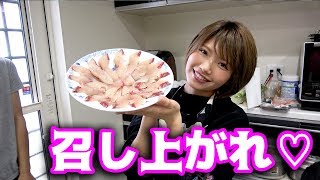 大人気釣りガールと一緒に全身ヌルヌルの巨大魚を料理してみた！