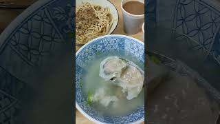 餛飩湯                    麻醬乾麵            潑辣麵                 #高雄美食 #苓雅區美食 #英明路美食 #無名麵店 #潑辣麵