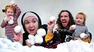 indoor SNOWBALL FiGHT 💭💭💭💭 Adley and Mom VS Niko and Dad (boys vs girls family challenge)