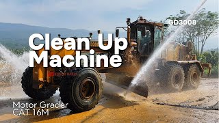 Washing Heavy Equipment in Just a Moment. Cat 16M Motor Grader