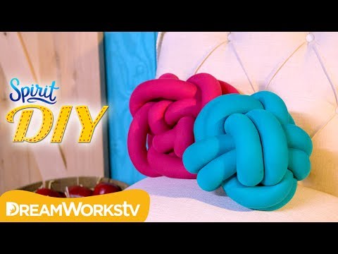 DIY Knot Pillow | SPIRIT DIY DIY Knot Pillow | SPIRIT DIY