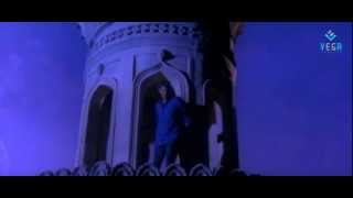 Mahesh Babu & Bhumika Romantic Scene on Charminar - Okkadu Movie