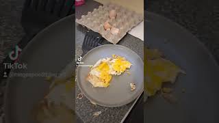 egg cooking egg