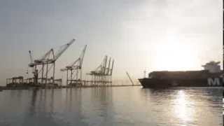 وصول أول سفينة عملاقة إلى ميناء الملك عبدالله King Abdullah Port