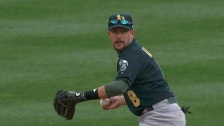 OAK@DET Gm3: Lowrie makes a fancy grab for the out