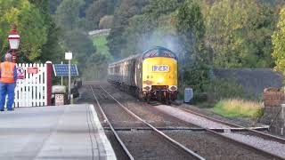 Alycidon (D9009) \u0026 68 004 on the southbound Deltic Deviator passing through Settle Station 29.09.18