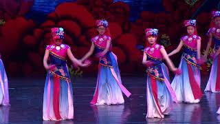 Catch a glimpse of an enthusiastic, bold troupe of Qiang performers dance! 热情豪放的羌族姑娘舞动青春,喜气洋洋乐开怀！