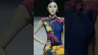 时装秀：花色走场Fashion show: colorful walks