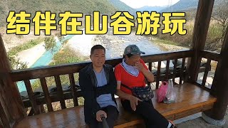 结伴自驾游，大姐小伙山谷游玩的一天，两个人想在这里隐居【小哥在旅途】