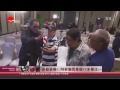 《看看星闻》 79岁谢贤patrick tse怒扇80岁曾江 胡枫现场劝阻眼镜被打歪kankan news【smg新闻超清版】