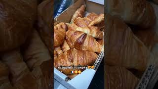 ครัวซองต์ฝรั่งเศส🥐🇫🇷ร้านนี้คือ หอมนุ่มมากเวอร์ ขนาด แบบทิ้งไว้สักพักแล้ว ชิ้นเดียวไม่เคยพอ🥰