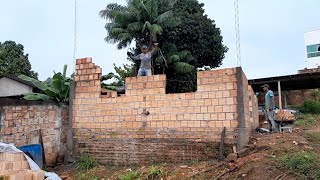 CONSTRUÇÃO OLHA COMO ESSE PEDREIRO TRABALHA BEM