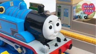 きかんしゃトーマス プラレール 雪の日にお外で走らせてみたよ。子ども向けおもちゃ動画 Thomas \u0026 Friends for Children【ウピさん＆upisch】