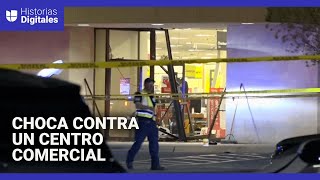 Choca contra una tienda, atropella a varias personas y sigue su paso por un mall en Texas