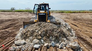 Perfect​ Trimming Clutter Rock Soils On Sand Making Road With Dozer Good Pushing Operator Shantui