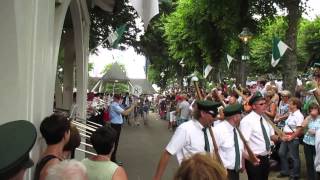 Olper Schützenfest 2014 - Vorbeimarsch am König