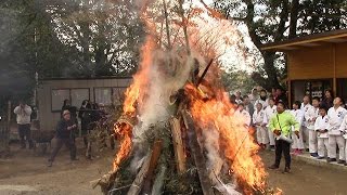 熊本・益城で息災願い「どんどや」　解体された家の木材も焼く