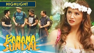 Ellen Adarna as Yvonne Adarna | Banana Sundae