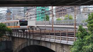 JR東京駅～神田駅、日本橋川に架かる竜閑さくら橋より、中央線、山手線、京浜東北線、上野東京ライン、東北・上越・北陸新幹線を撮る。2018年10月13日