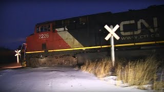 CN Train Spotting HD: CN 2226 \u0026 8852 G843 West With Tons Of K5HL At Entwistle AB 1/11 1/9/18