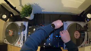 Quick Nu Disco Mix - Omnitronic TRM 402 with Traktor X1 Mk3