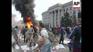 4:3 Pro-govt activists burn pro-Russian tents; clashes, efforts to save those in burning building