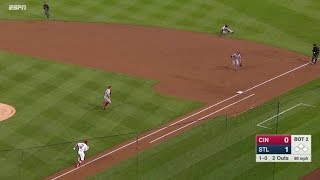 CIN@STL: Phillips makes sliding stop, throws for out