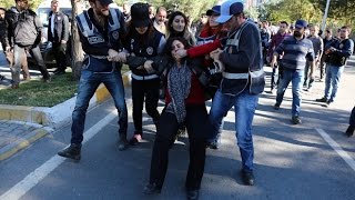 Turkey detains pro-Kurdish officials, journalists