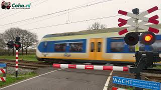 Spoorwegovergang Woudenberg 😍4K😍 // Dutch railroad crossing