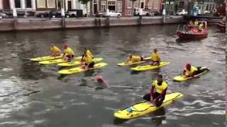 Binnenkomst rescueboarders en reddingboten bij City Swim Dordrecht