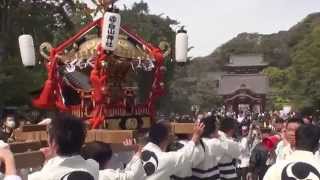 第５５回　鎌倉祭り　御神輿　参道渡り御　鶴岡八幡宮　2013年。