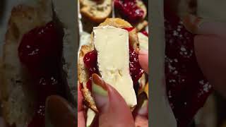 Cranberry brie bites