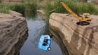 Auto Rickshaw And Mini Truck Accident Pulling Out Crane ? CS kids Toy