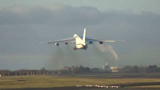 FULLY LOADED AN-124 USES ENTIRE RUNWAY AT GLASGOW PRESTWICK 4K