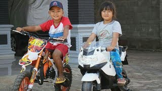 marsya nyobain motor trail dan moto gp / mainan anak untuk anak cowok