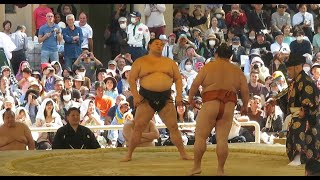 Comical sumo match - Shodai vs Mitakeumi