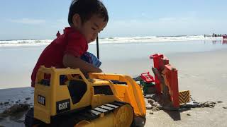 Plippi Toys Construction Trucks for Kids: Beach Playtime - Digging a canal!